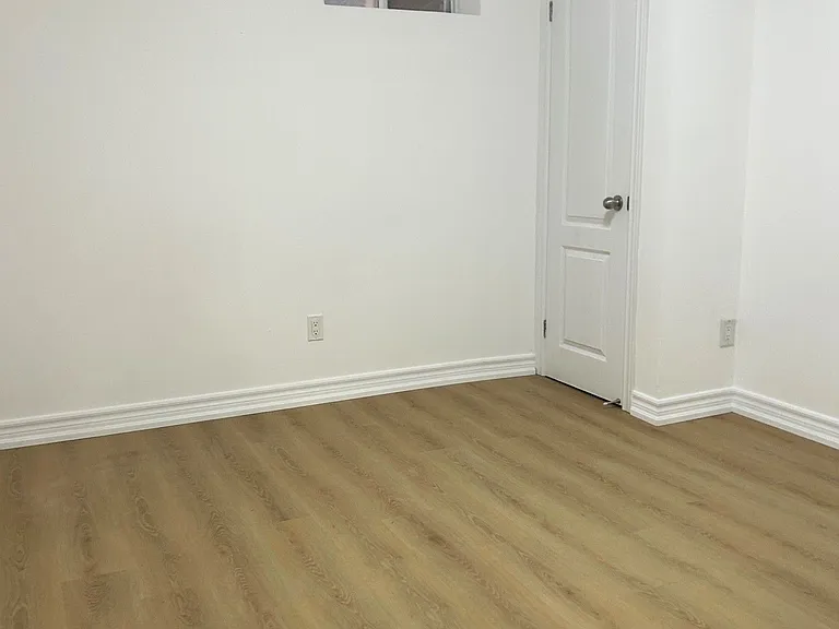 142 Shady Oaks Ave #BASEMENT — Photo 5