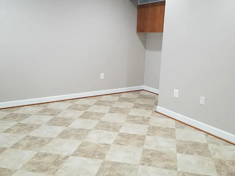 1619 Seneca Ave — Photo 16