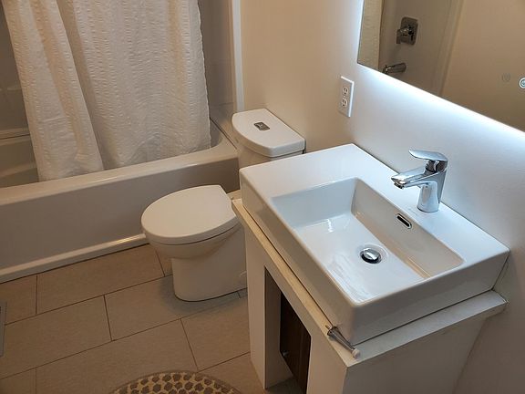 4th image of 135 Washington St #1