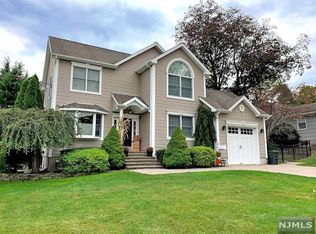 87 Ridge Ave, Park Ridge, NJ 07656