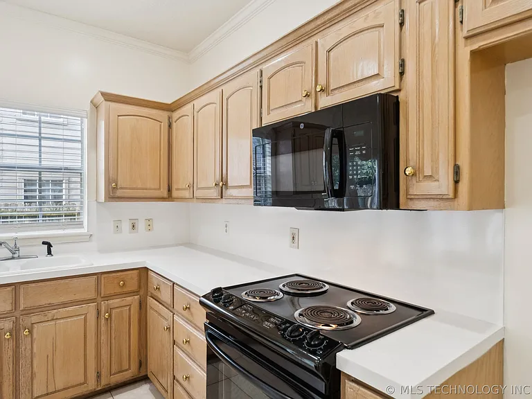 3010 E 90th Pl — Photo 7