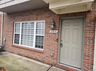 27614 Hidden Oaks Dr, Trenton, MI 48183