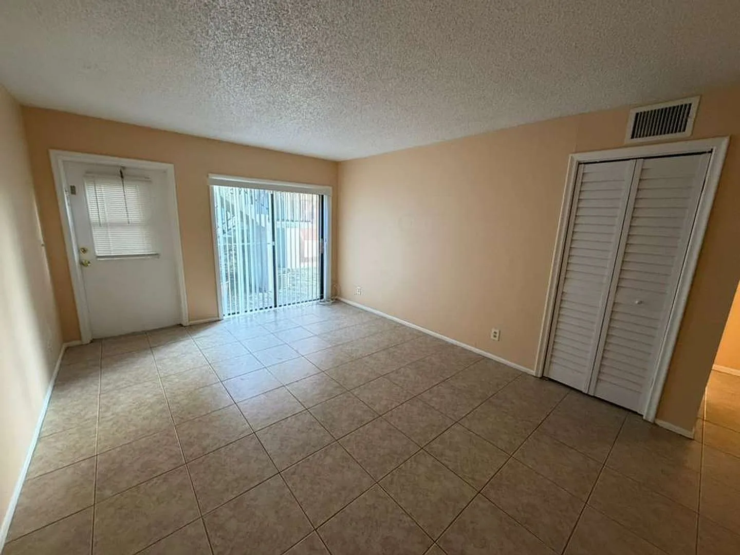 Charming 1 Bedroom / 1 Bathroom Apartment for Rent Coral Springs — Photo 4