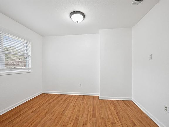 3rd image of 227 Vine St