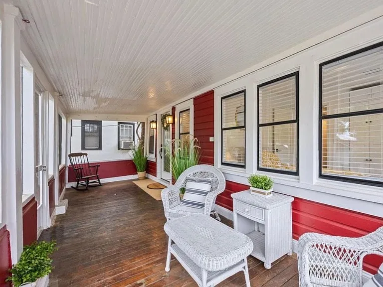 136 Washington St — Photo 3