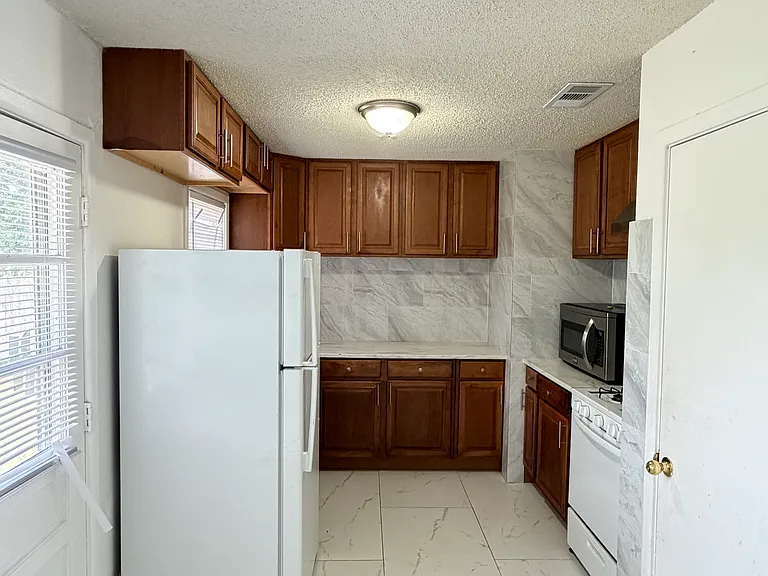1109 E Inwood Dr — Photo 7