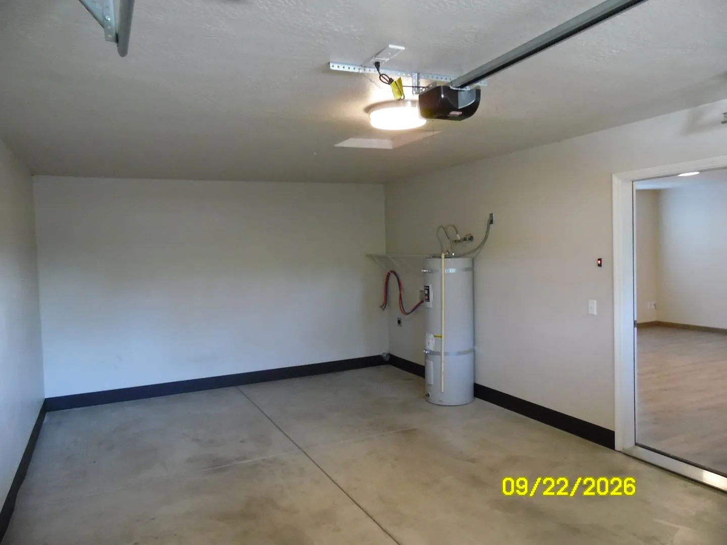 Cozy and Spacious Home for Rent — Photo 2