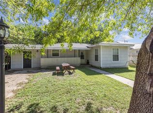 904 Hackberry St, Taylor, TX 76574
