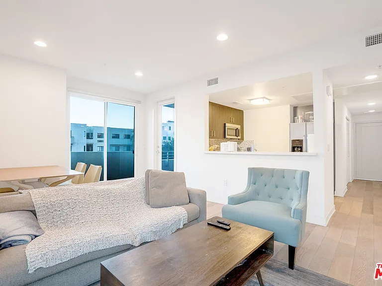436 S Virgil Ave #312 — Photo 3
