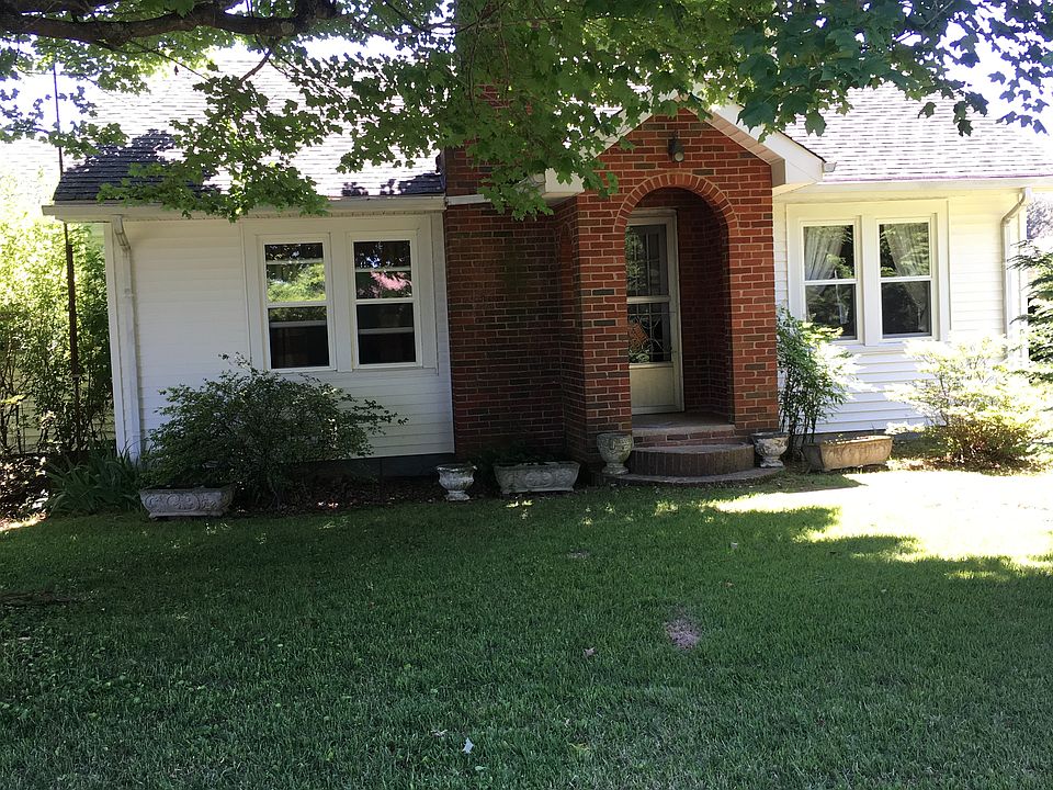 Cottage with 3.47 acres