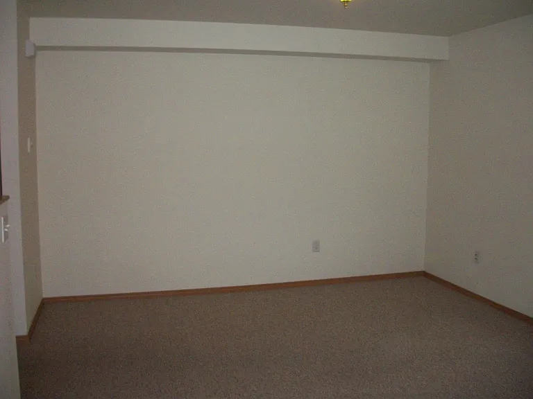 Wolf Glen Apartments — Photo 10