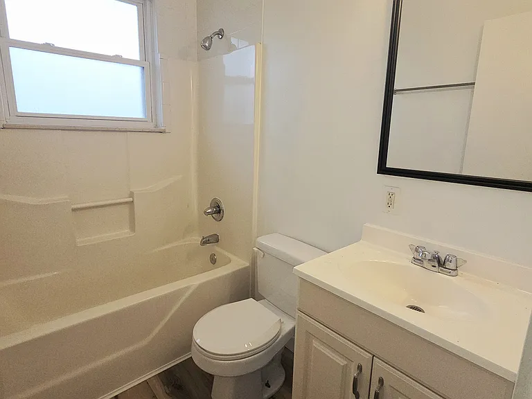 111 Pine Dr #10 — Photo 18