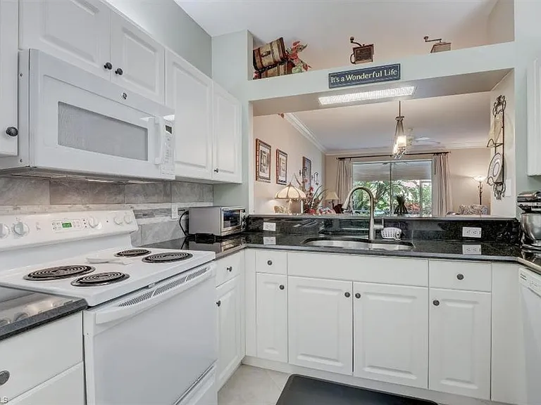 280 Robin Hood Cir #102 — Photo 6