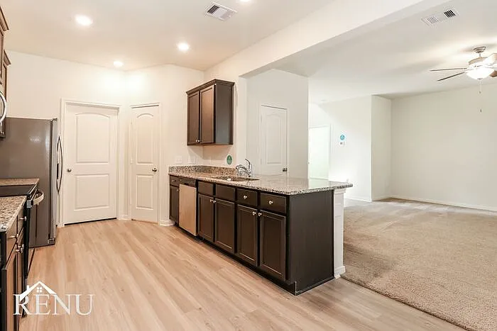 10659 Lost Maples Dr — Photo 4