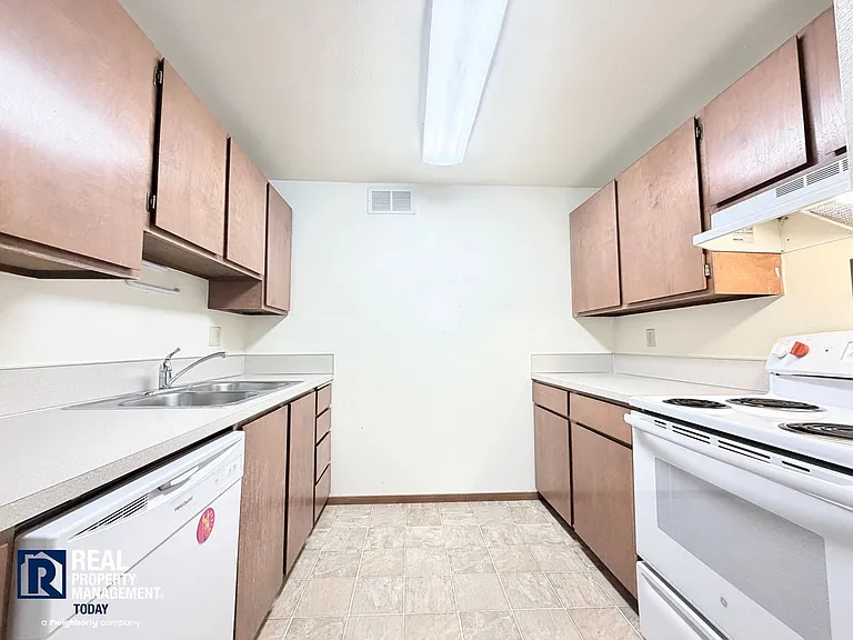 DB&D Realty LLC - 6115 — Photo 8