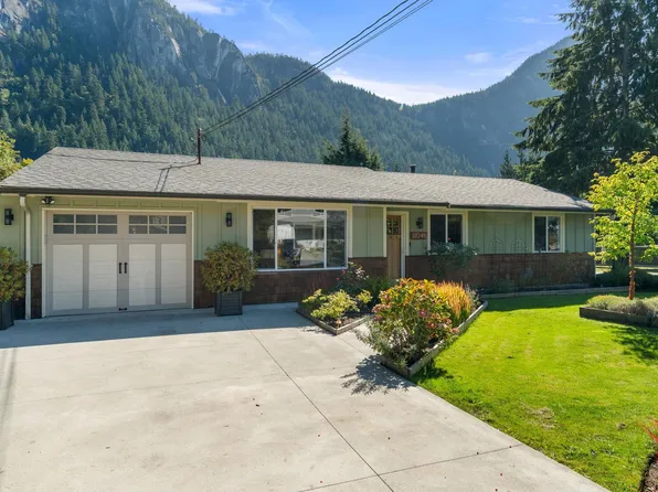 38248 Hemlock Ave, Squamish, BC V8B 0X1