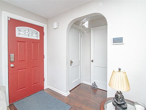 3rd image of 1536 Rosemont Blvd