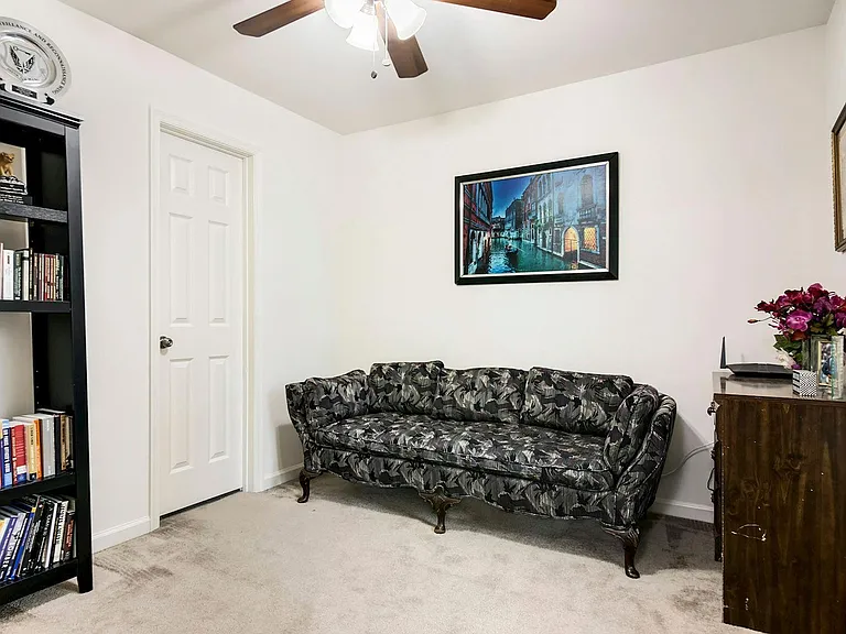 2427 Fort Dr — Photo 9