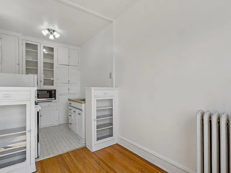 Summit Hill Apartments — Photo 3