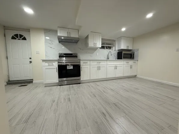 (undisclosed Address), Woodhaven, NY 11421