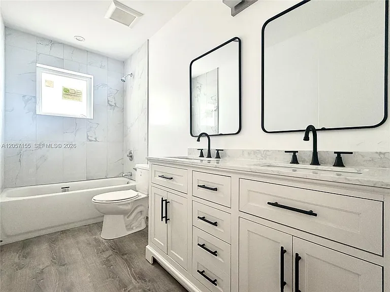 1629 NW 40th St #1 — Photo 7