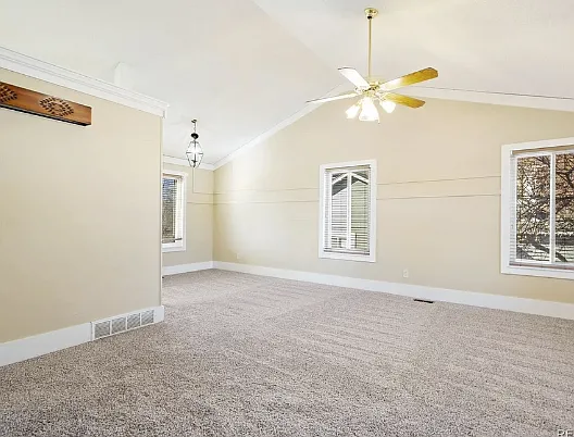 5 bed, 2102 sqft, $670 — Photo 3