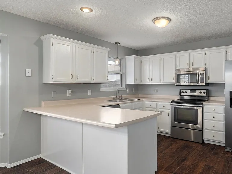 5533 S Walnut Hill Ave — Photo 9