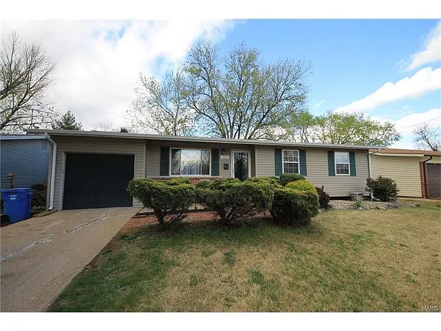 1055 Central Pkwy photo 1