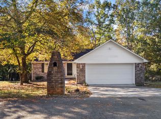 12 Lakemont Dr SE, Silver Creek, GA 30173