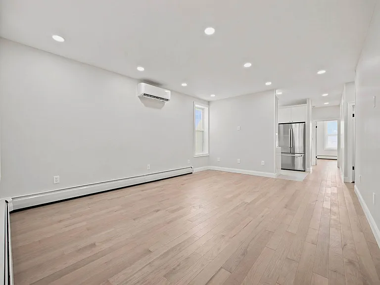 24-41 43rd St #Townhouse 1 — Photo 8