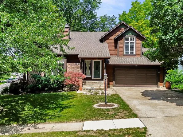 11544 Bradshaw St, Overland Park, KS 66210