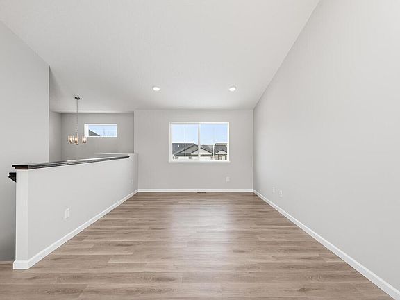 4th image of 110 E 5th St