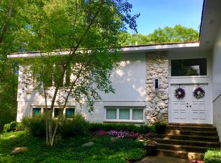 1765 Shore Acres Dr, Lake Bluff, IL