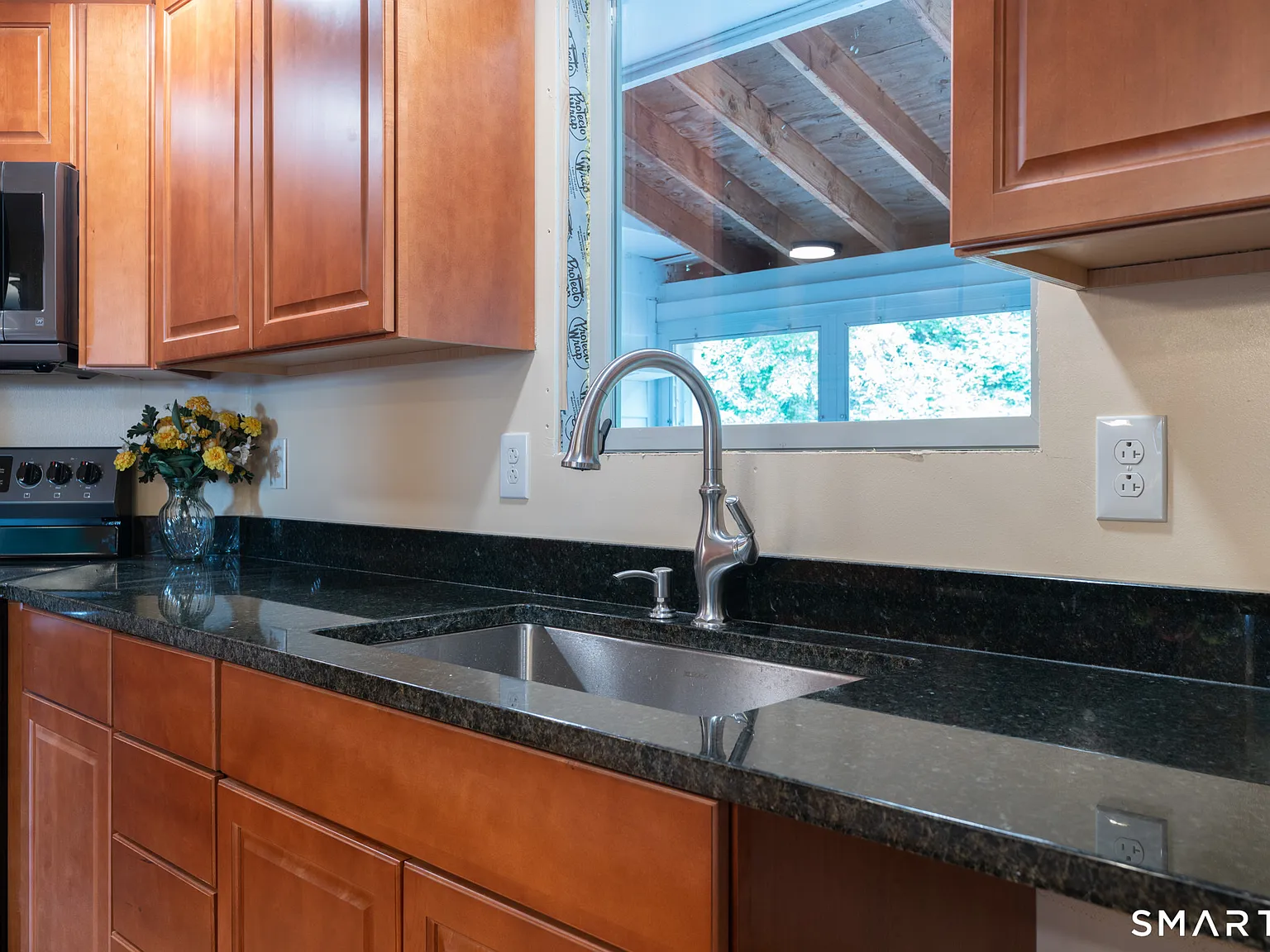 3 bed, 2.0 bath, 1766 sqft, $3,200 — Photo 4