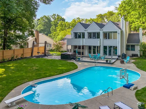 1318 Hickory Ridge Ln, Columbus, OH 43235