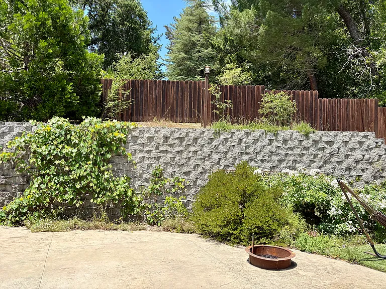 190 Oak Knoll Ct #1 — Photo 2