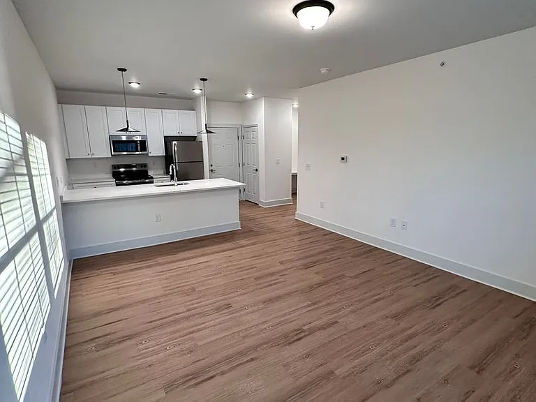 3515-104 Markland Dr — Photo 3