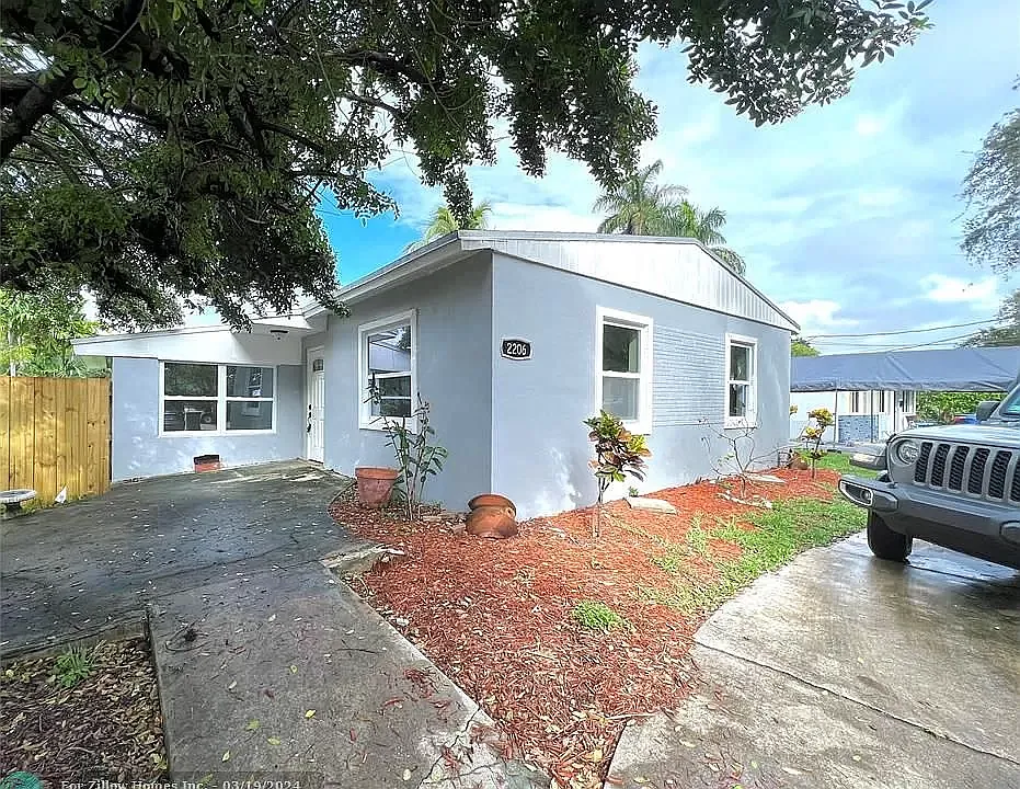 2206 N 28th Ave #1