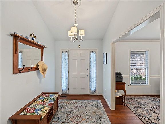 3rd image of 541 Huntersknoll Pl