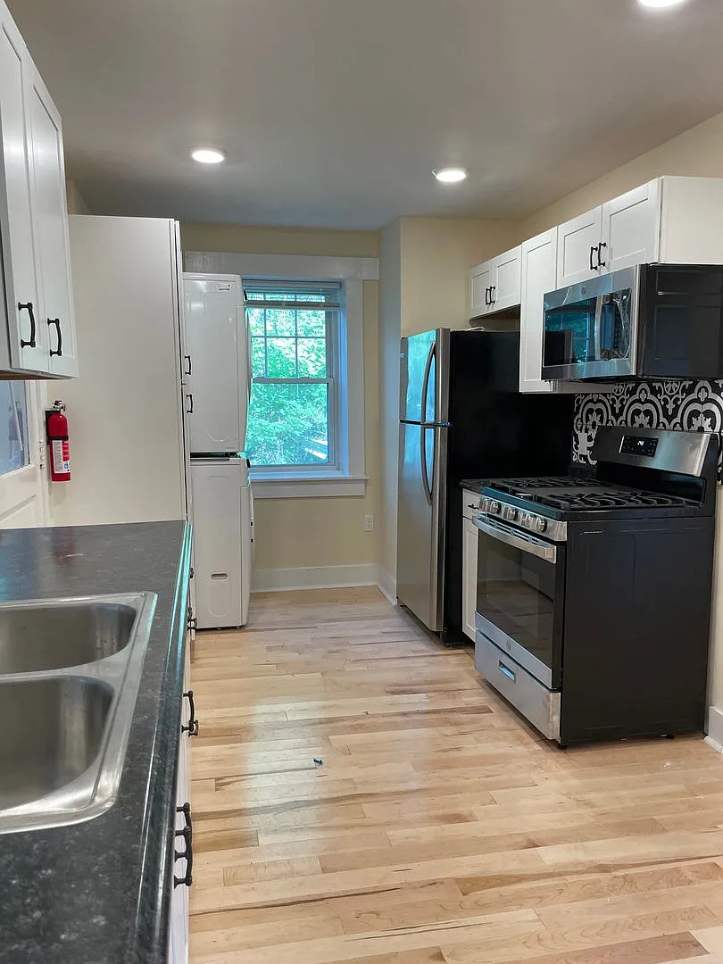 207 South Union St — Photo 3