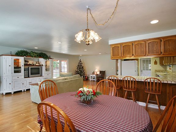 Open Dining Area