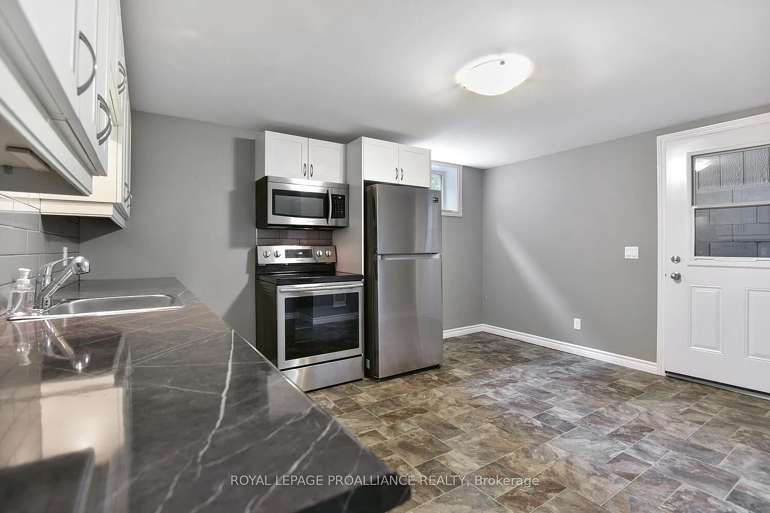 2 bed, $1,650 — Photo 4