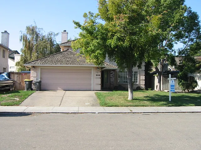 3 bed, 2.5 bath, 1849 sqft, $2,550 — Photo 1