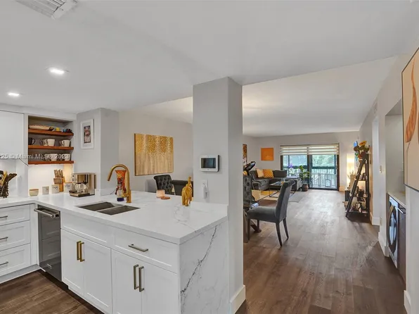 16091 Blatt Blvd APT 204, Weston, FL 33326