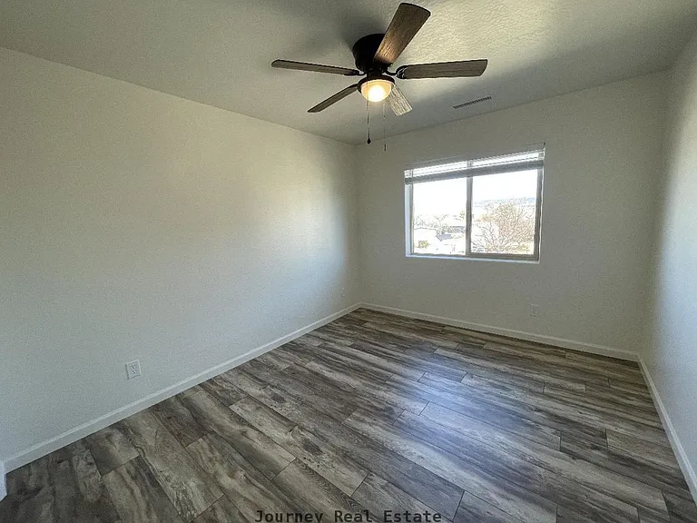 3241 N Constance Dr — Photo 7