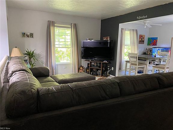 3rd image of 533 Heritage Sq #203