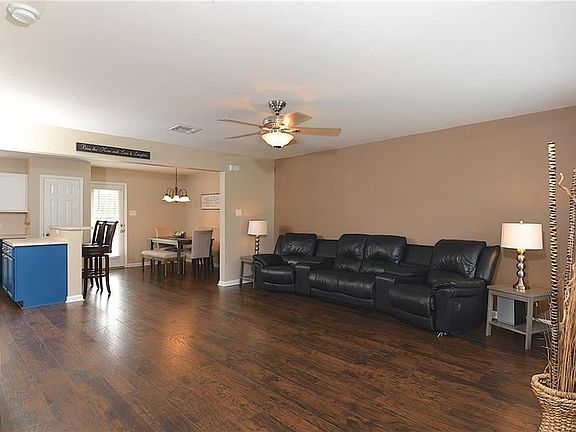3rd image of 12834 Hazlewood Dr