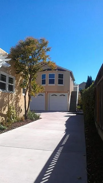 470 Hudson St — Photo 2