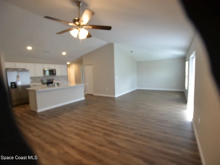 340 Dolphin St SE — Photo 3