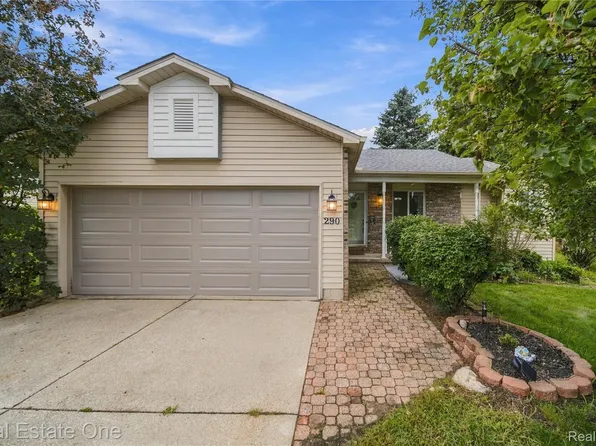 290 Hyatt Ln, Linden, MI 48451
